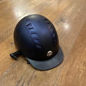 Trauma void helmet